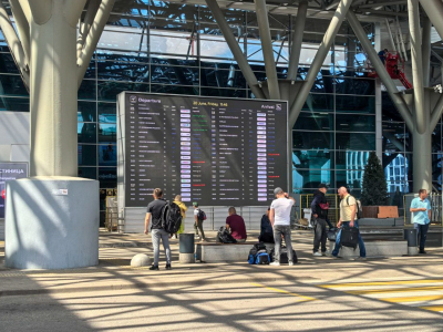 Туристы из Владивостока застряли в Дубае под иранскими обстрелами: что известно