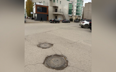 Женщина упала в открытый колодец с горячими трубами и умерла от ожогов