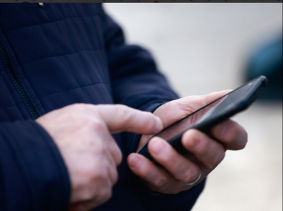 Россиян предупредили, какие фото опасно хранить в телефоне