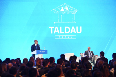 Маулен Ашимбаев и Дарон Аджемоглу выступили на Taldau Forum в Астане