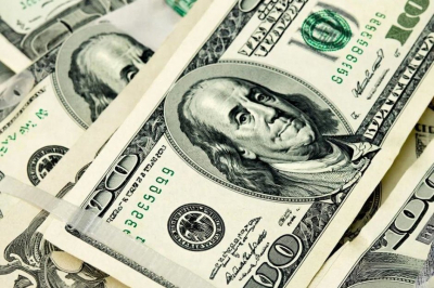 ЦБ повысил курс доллара до 76,09 рубля на 17 апреля