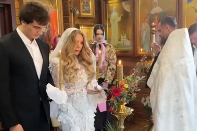 &laquo;Спасибо за настоящую любовь&raquo;: Карина Кросс обвенчалась с хоккеистом