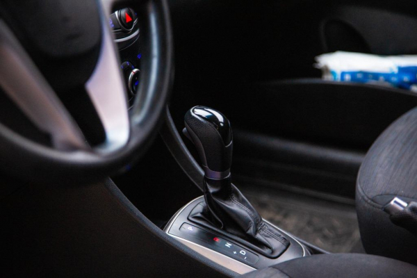 Seres: под креслами нового китайского авто появится туалет