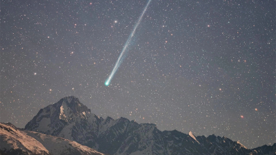 Как разглядеть пролетающую раз в 160 000 лет над Землей комету, объяснили в КФУ