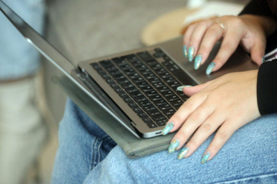 Стало известно, сколько россиян заставили нейросети работать на себя