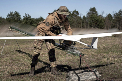 Дроны-камикадзе ВСУ атаковали машину с мирными жителями под Брянском