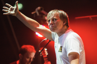 Взлетевшие доходы, слова об СВО, отказ выступать в РФ: как живет Лагутенко