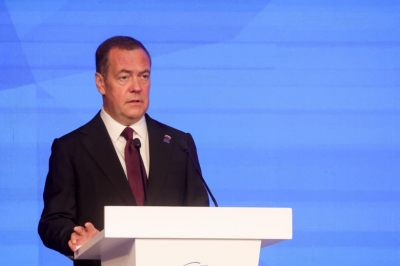 Медведев пожелал европейским партнерам спокойного сна после списка МО РФ