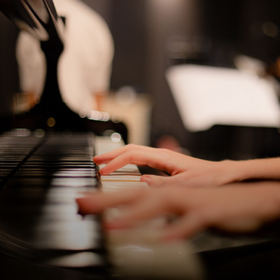 Хип-хоп, акустический концерт и кинопоказы