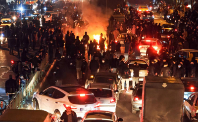 WP узнала о десятках убитых протестующих в Иране, бежавших из пожара