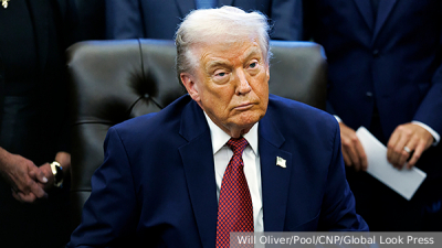 При атаке на судно у Омана четыре моряка погибли, трое ранены