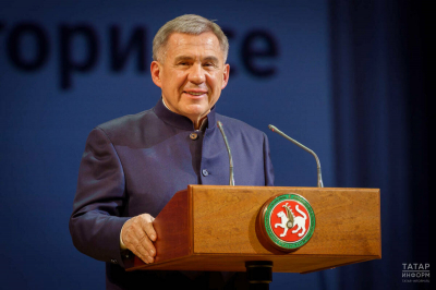 Рустам Минниханов поздравил татарстанцев с Международным днем родного языка