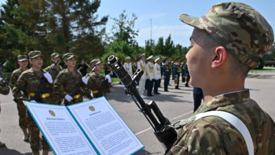 Костанайских студентов привезли в военкомат, чтобы все-таки отправить на службу