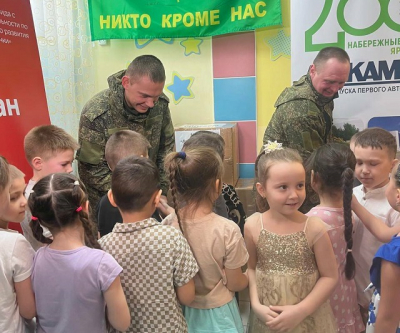 В Набережных Челнах дошколята собрали гумпомощь для бойцов СВО