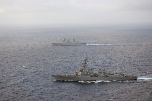 ВМС США захватили иранское судно в&nbsp;Оманском заливе &ndash; Тегеран ответил ударами по&nbsp;американским кораблям