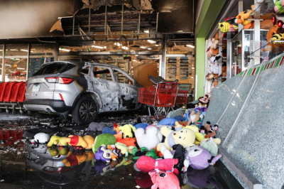 Кровавый хаос в Мексике: кадры жестких стычек после убийства наркобарона