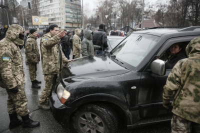 Политолог объяснил, с кем ТЦК делятся взятками от уклонистов