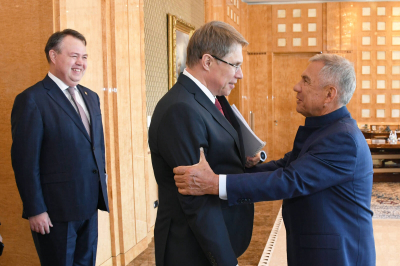 Мурашко и Минниханов обсудили помощь пострадавшим в ЧП на НКНХ