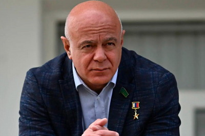 &laquo;Он &ndash; пример служения Родине&raquo;: Глава Адыгеи Мурат Кумпилов поздравил Героя России Эдуарда Цеева с 60-летием и поблагодарил за поддержку участников СВО
