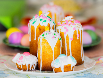 В Москве начали продавать куличи на Пасху за 100 тысяч рублей