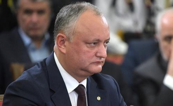 Запад и Украина в апреле предприняли попытки открыть второй фронт против России, заявил Додон