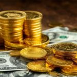 ЦБ закручивает гайки: вывезти наличные и золото из России станет еще труднее