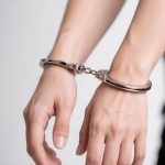 Женщина ударила сожителя ножом, вызвала скорую и сбежала